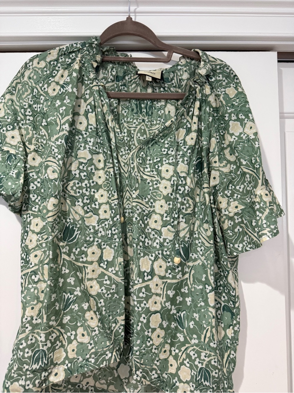Tuckernuck Green and Cream Floral Tie-Neck Blouse